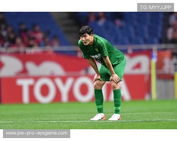 豪门会所曝光：幕后生活引发球迷热议